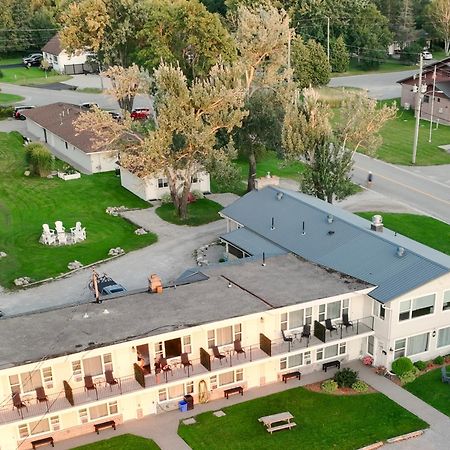 Lakeside Inn Ориллия Экстерьер фото