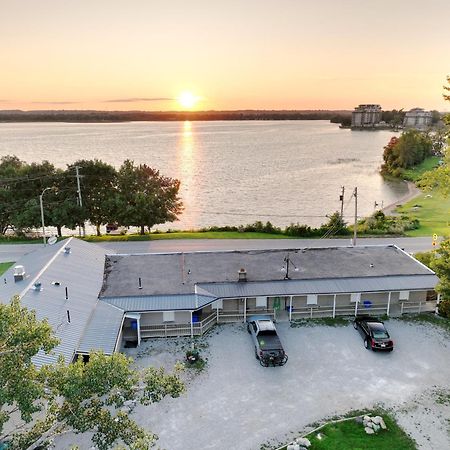 Lakeside Inn Ориллия Экстерьер фото