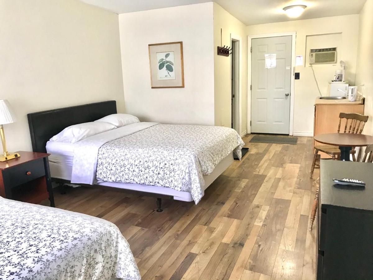 Lakeside Inn Ориллия Экстерьер фото