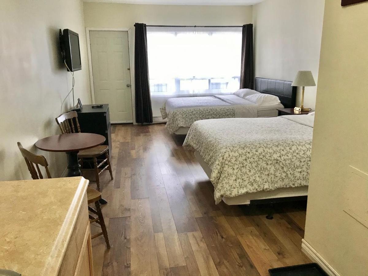 Lakeside Inn Ориллия Экстерьер фото