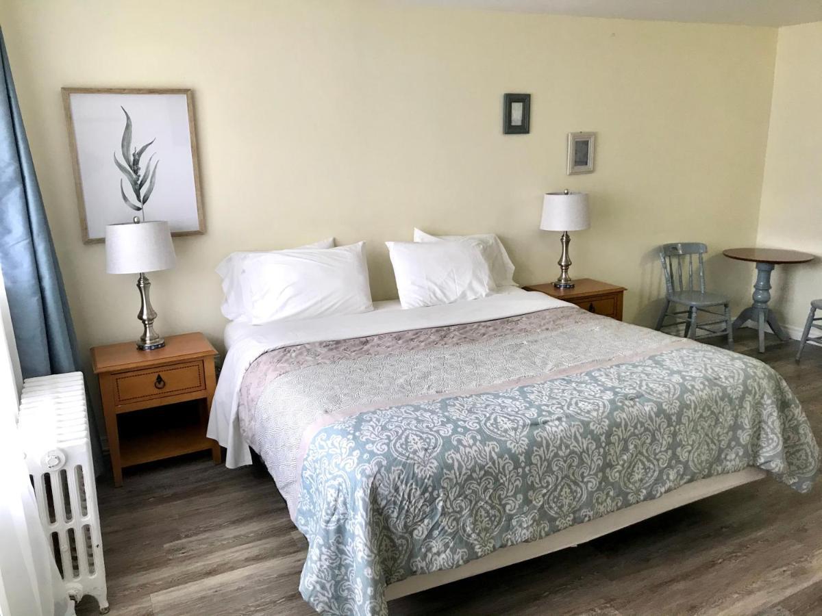 Lakeside Inn Ориллия Экстерьер фото