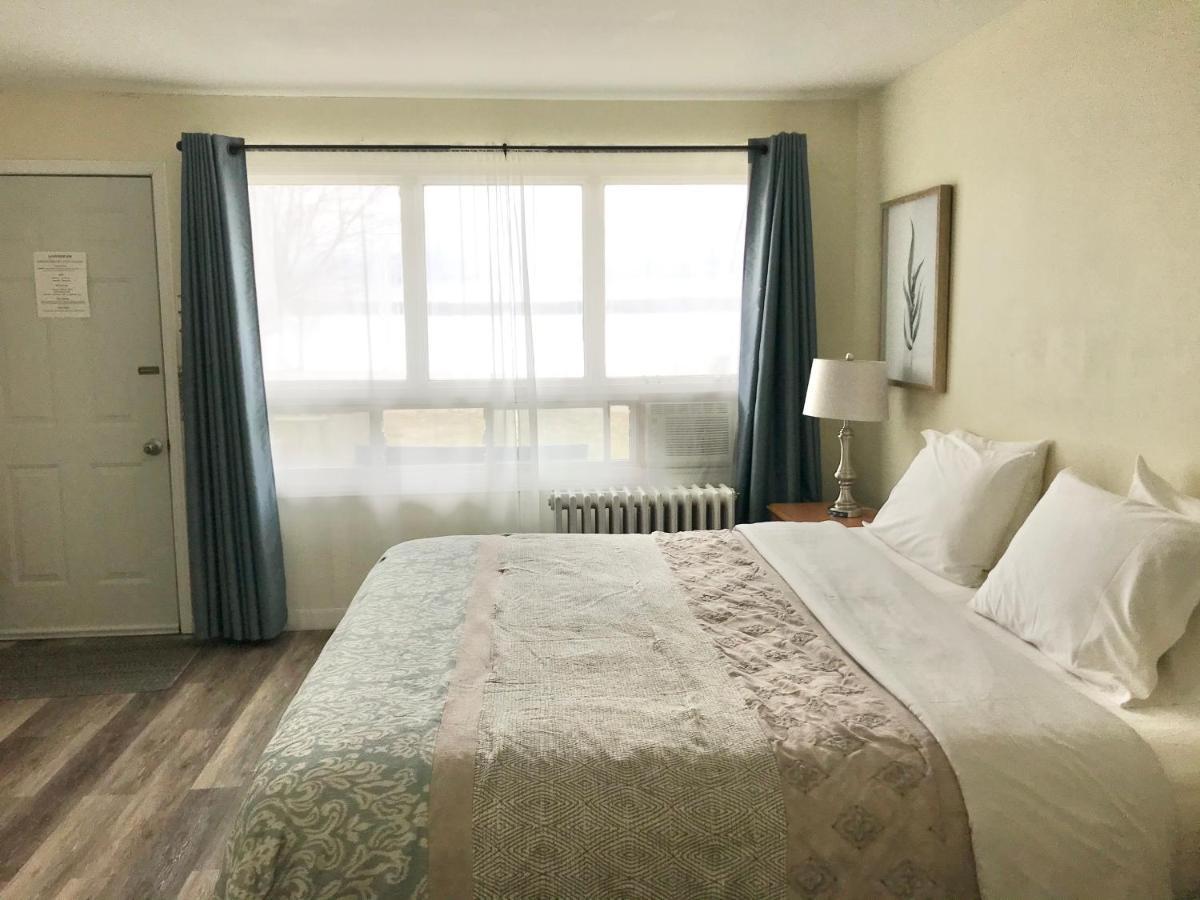 Lakeside Inn Ориллия Экстерьер фото