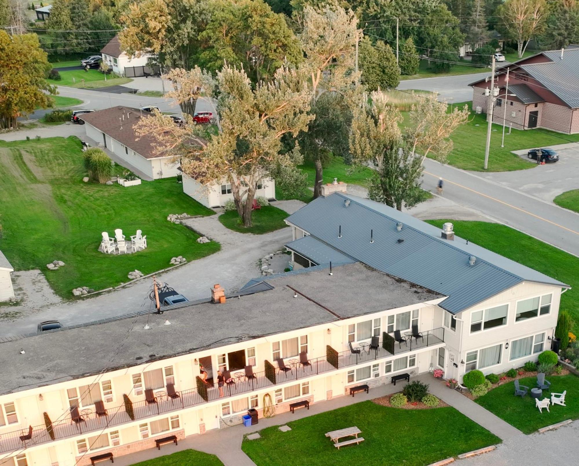 Lakeside Inn Ориллия Экстерьер фото
