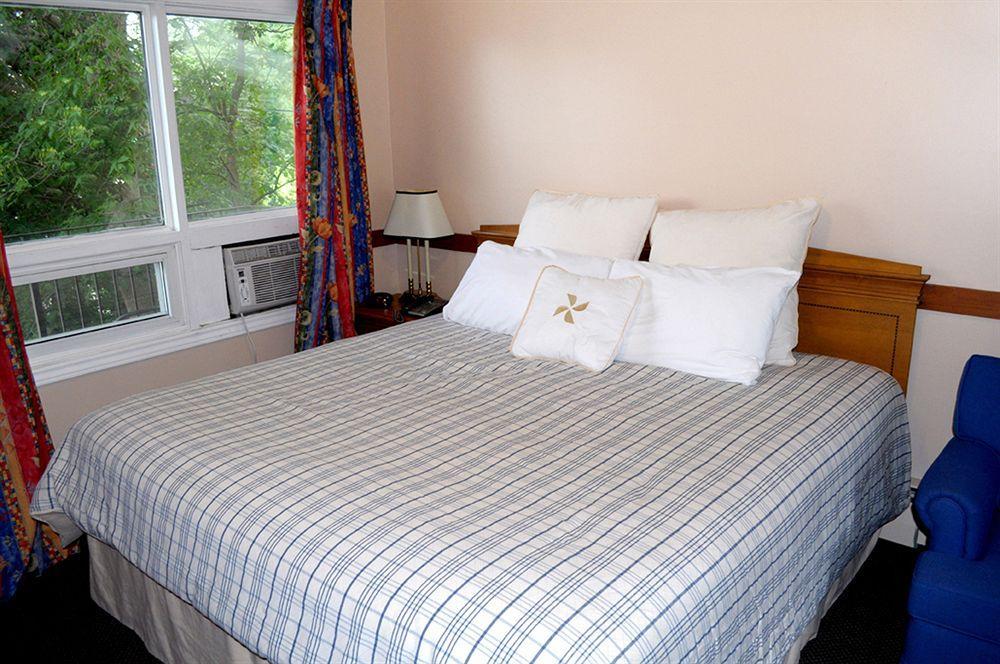 Lakeside Inn Ориллия Экстерьер фото