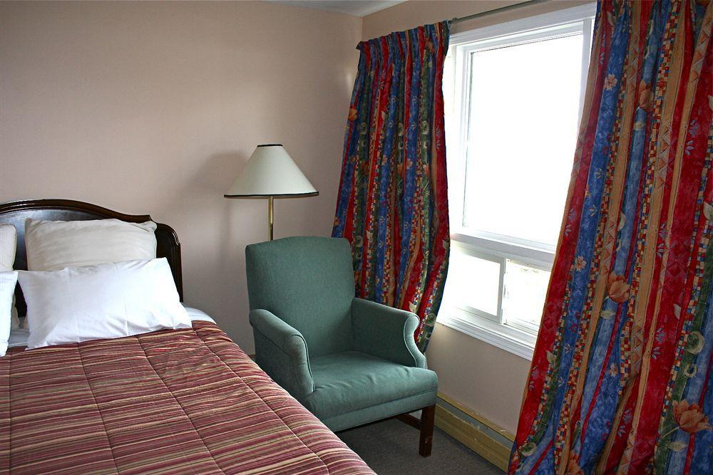 Lakeside Inn Ориллия Экстерьер фото
