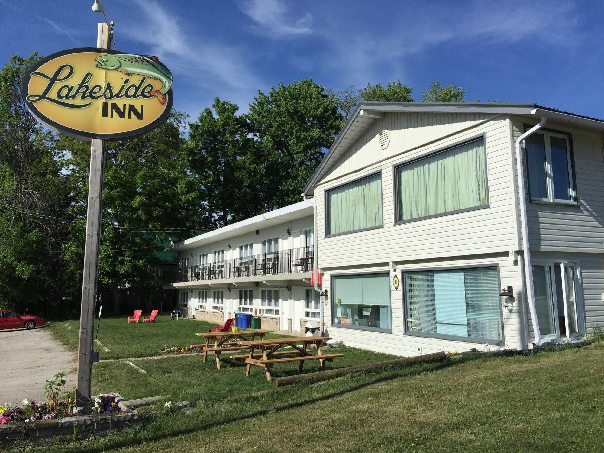 Lakeside Inn Ориллия Экстерьер фото