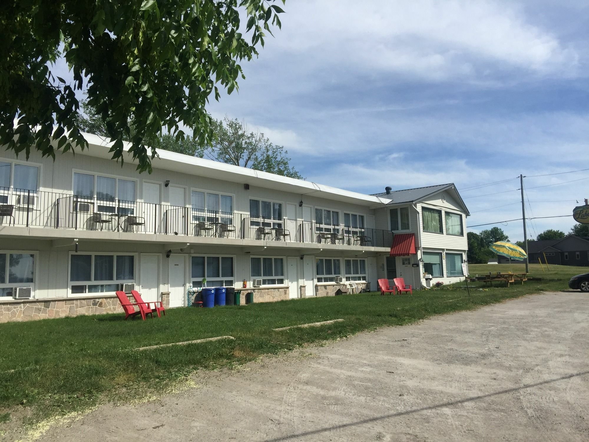 Lakeside Inn Ориллия Экстерьер фото